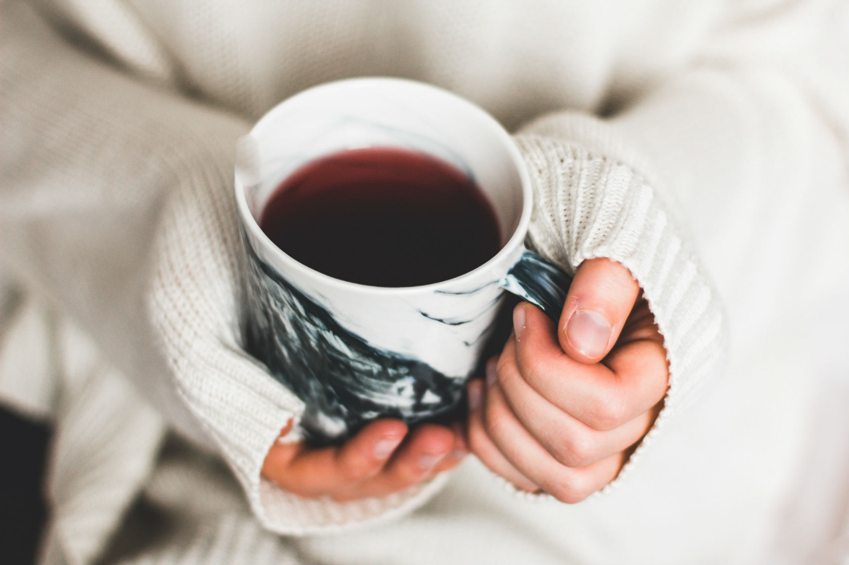 ACV + Honey Tea: A Game-Changing Tonic that Can Help You Catch Some Zzz’s